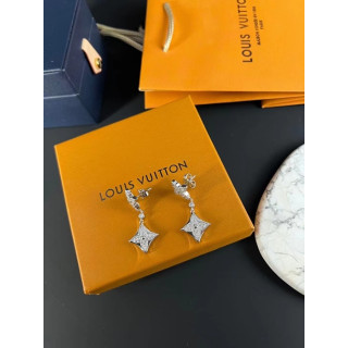 Louis Vuitton 2022 White Gold  Earring -루이비통  여성용 18k도금 화이트 골드 귀걸이