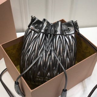 MiuMiu 2019  Matelasse Bucket Shoulder Cross Bag,18cm - 미우미우 2019 마틀라세 버킷 숄더 크로스백,5BE014, MIUB0209 , 18cm,실버