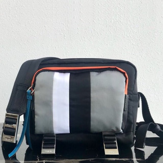 Prada 2019 Nylon Messenger Shoulder Bag,21CM - 프라다 2019 나일론 남성용 메신저 숄더백,2VH043-2,21cm,블랙