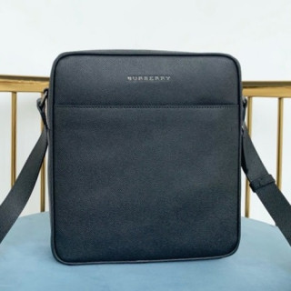 Burberry 2019 Leather Messenger Shoulder Bag ,28CM - 버버리 2019 레더 남성용 메신저 숄더백,BURB0411,28cm,블랙