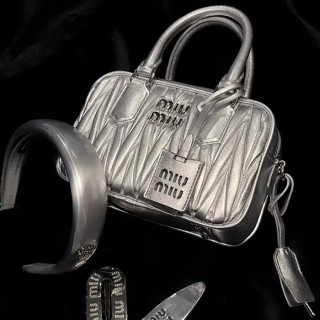 미우미우 여성 실버 토트백 - Miumiu Womens Silver Tote Bag - miu279x
