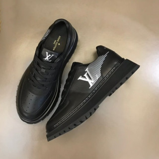 루이비통 남성 블랙 스니커즈 - Louis vuitton Mens Black Sneakers - lv653x